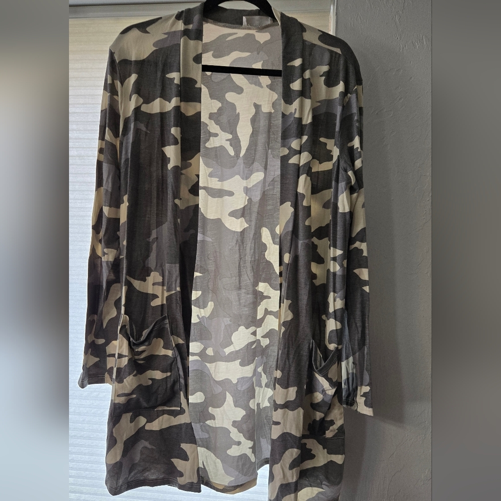 *SALE* Gray & Cream Camouflage Cardigan